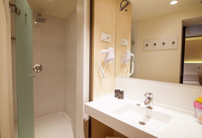 اتاق استاندارد, Toc Hostel Madrid