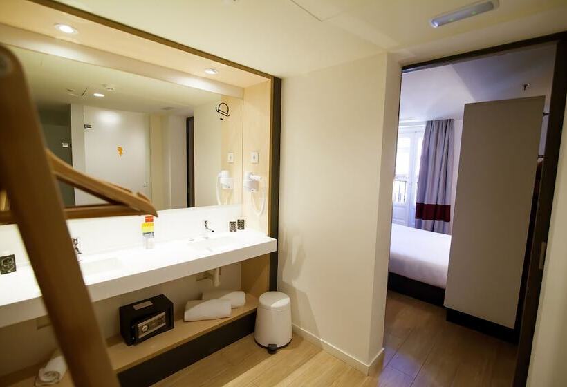 اتاق خانوادگی, Toc Hostel Madrid