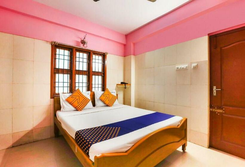 Номер Стандарт, Spot On Grand Residency Near Marina Beach