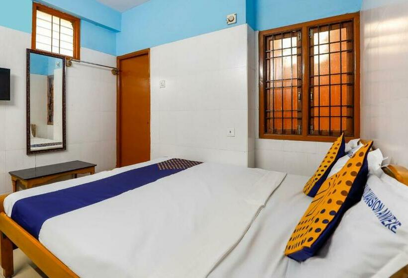 Номер Стандарт, Spot On Grand Residency Near Marina Beach