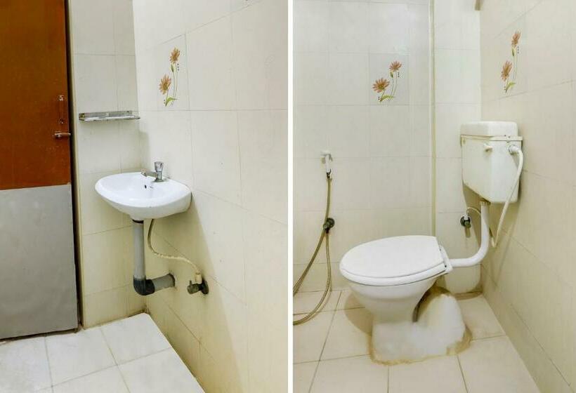 Номер Стандарт, Spot On Grand Residency Near Marina Beach
