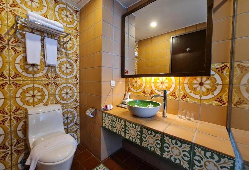 Suite, Swan Garden