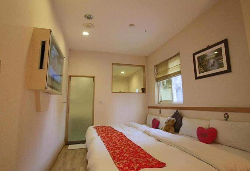 اتاق لوکس سه تخته, Tanxiang Resort Hotel Sun Moon Lake Harbour   Sun Moon Lake Pier