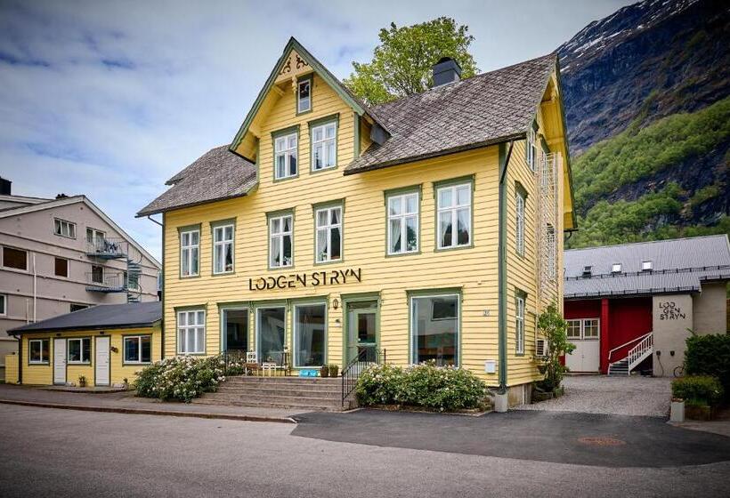バス共有のスタンダードルーム, Lodgen Stryn