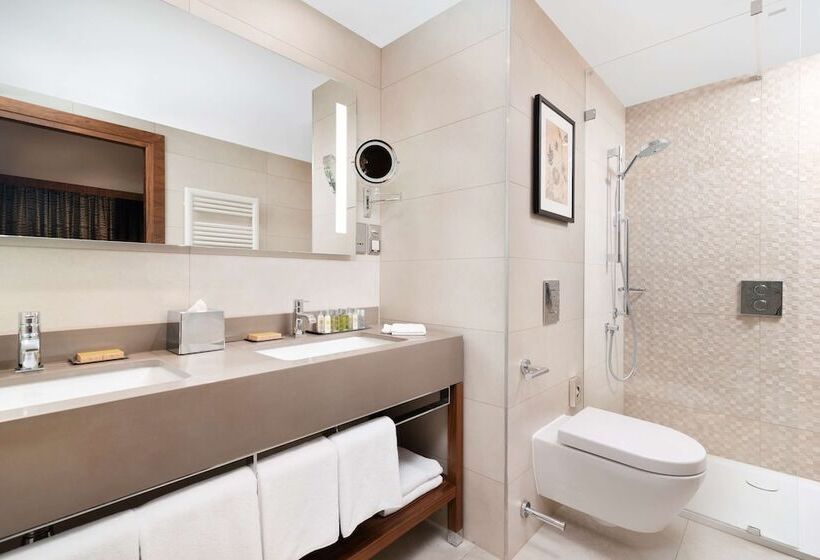 Люкс Кровать Кинг, Doubletree By Hilton Krakow Hotel & Convention Center