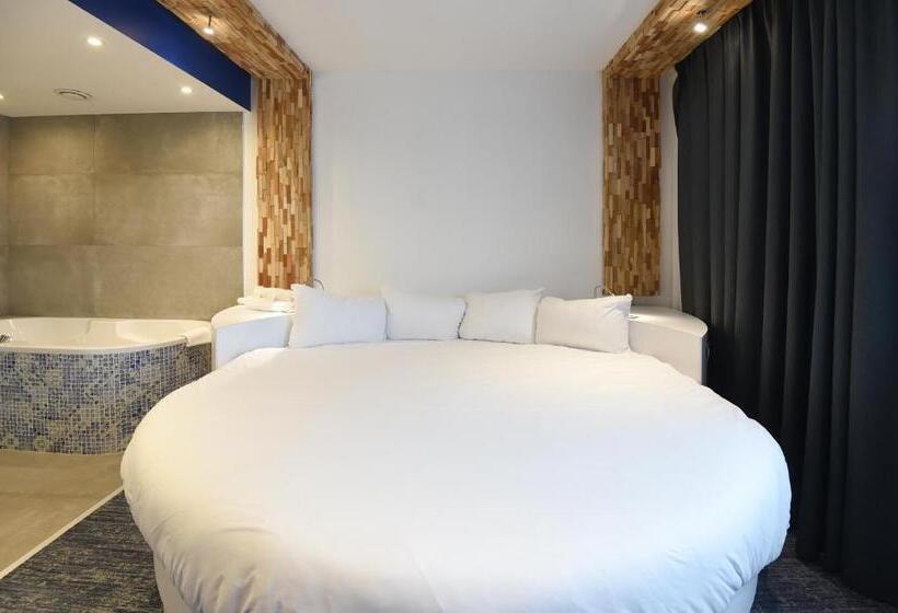 Люкс с гидромассажем, Ibis Styles La Louviere