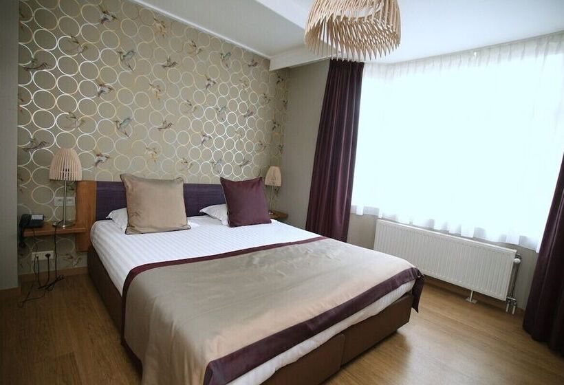 Номер Стандарт, La Roseraie