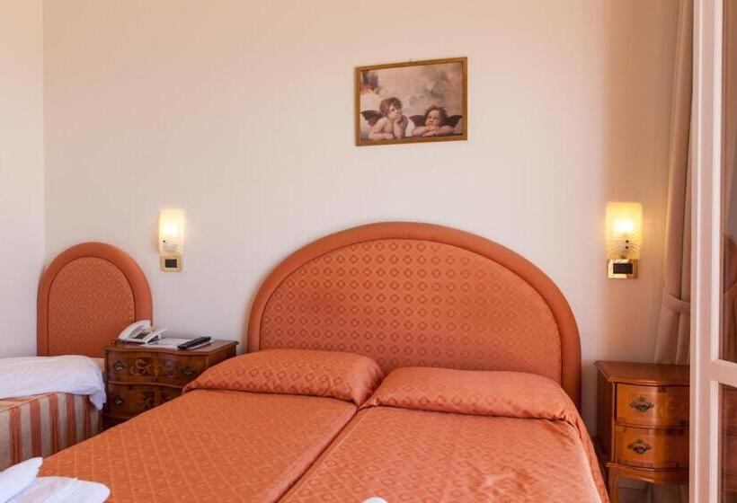 带海景标准四人间, B&b Negresco