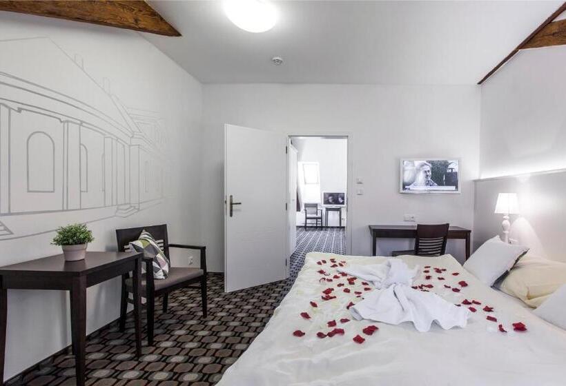 Family Suite, Salety