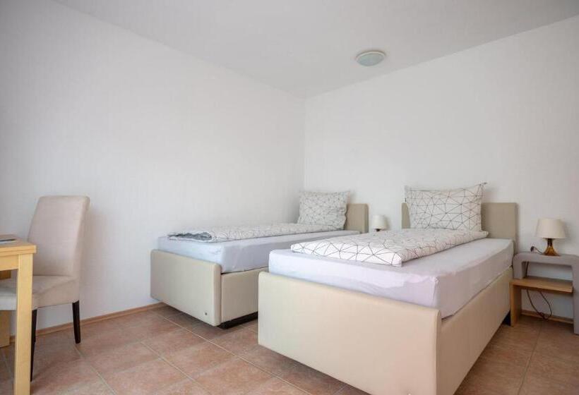 Номер Стандарт, Pension Victoria