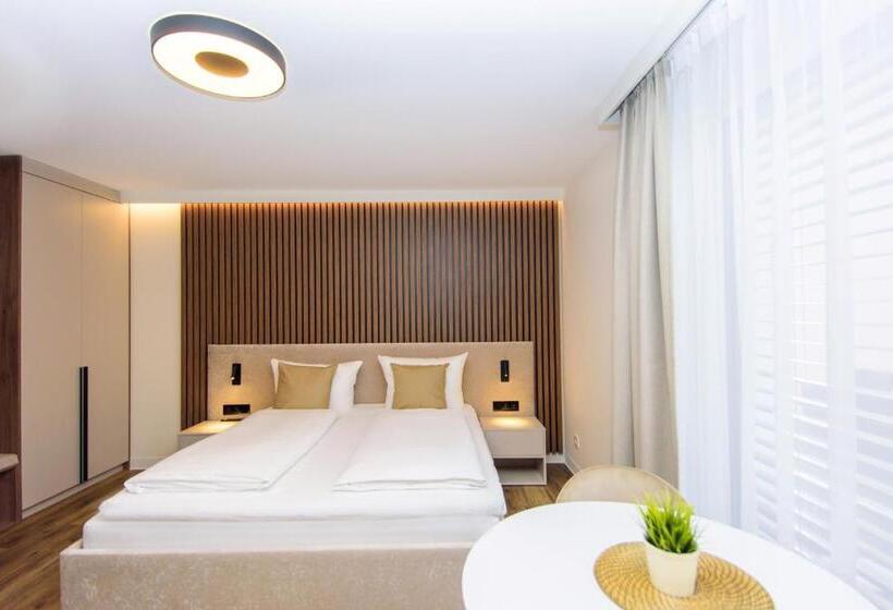 标准间, Twentyfour Living