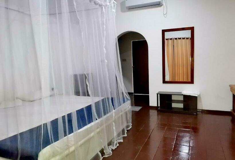 اتاق لوکس با چشم‌انداز دریا, Helios Beach Resort