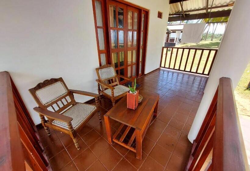 اتاق لوکس با چشم‌انداز دریا, Helios Beach Resort