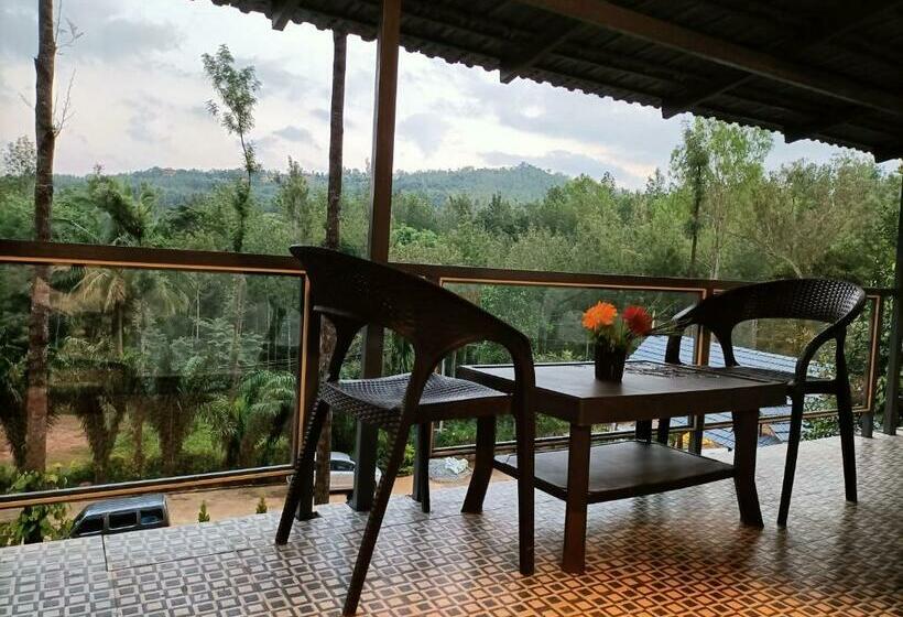 带阳台的豪华间, The Spectrum Resort, Chikmagalur