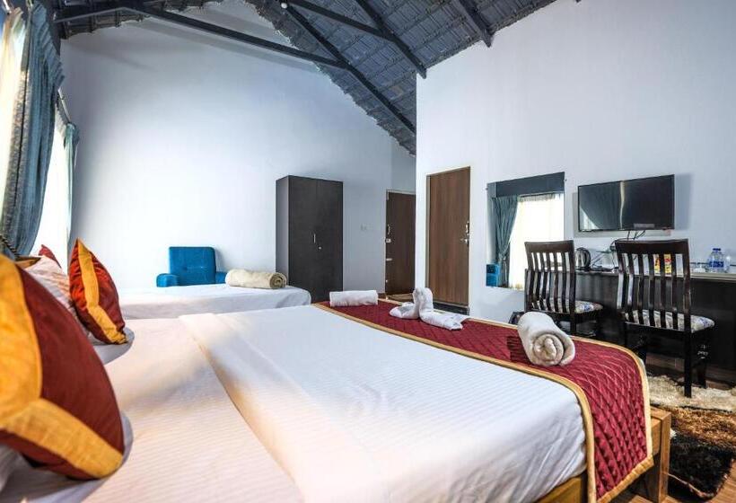 标准间带游泳池, The Spectrum Resort, Chikmagalur