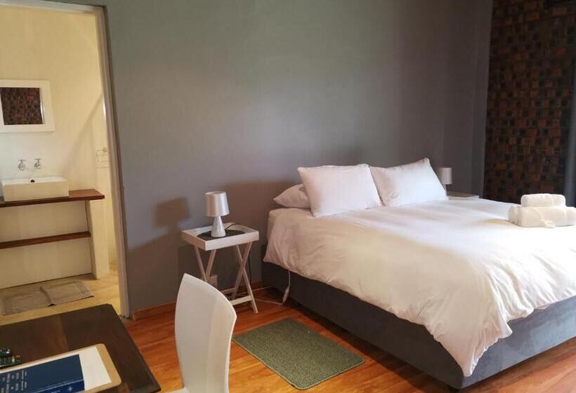 Номер Стандарт Вид на Сад, En Route Guest House