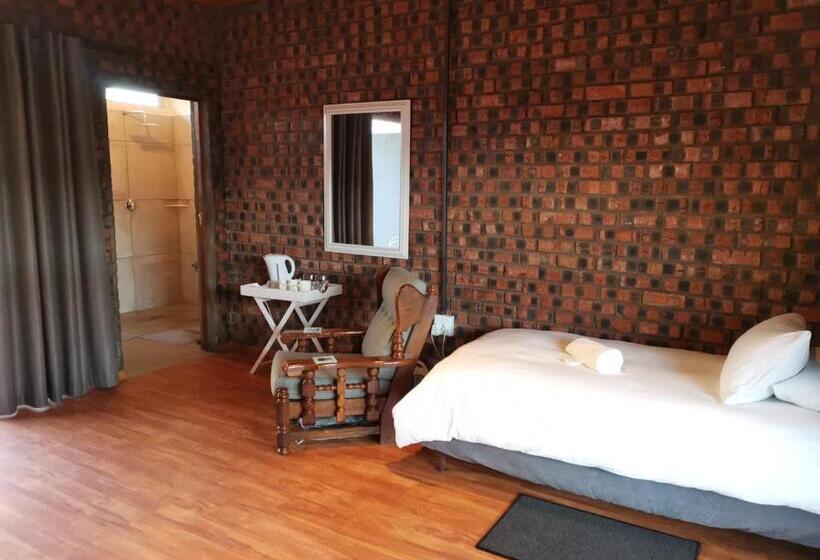 Трехместный Номер Стандарт Вид на Сад, En Route Guest House