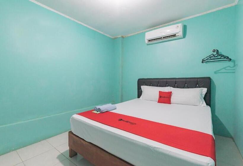 디럭스 룸, Reddoorz Near Pantai Ujung Genteng