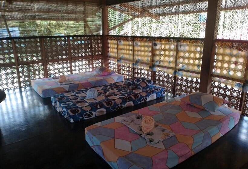 Кровать в Общей Комнате, Lhoyjean Garden Hostel