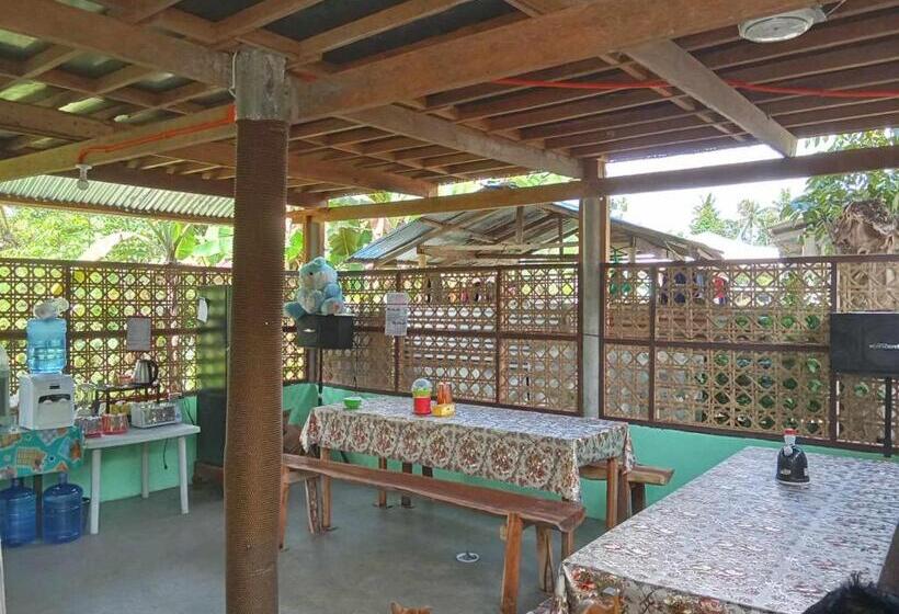 Кровать в Общей Комнате, Lhoyjean Garden Hostel