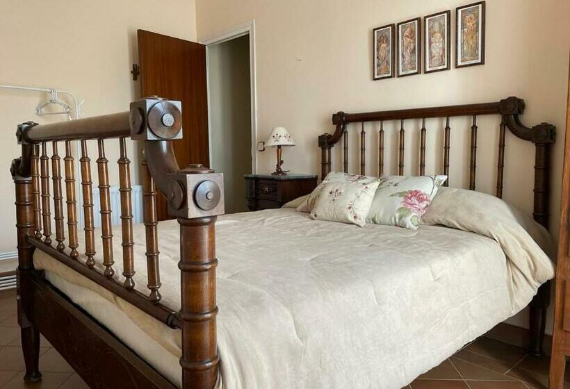 اتاق استاندارد با سرویس بهداشتی مشترک, Habitaciones En Villa Coliving Masía Rural