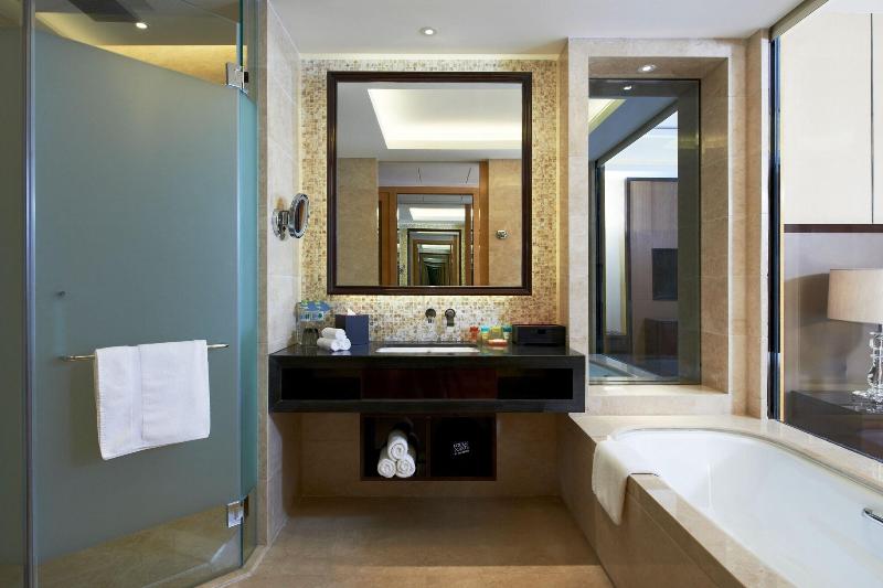 带大床的俱乐部房间, Four Points By Sheraton Langfang, Gu An