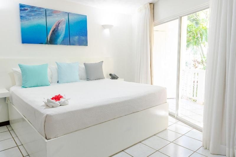 سوییت, Paradise Beach Hotel & Resort
