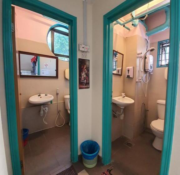 اتاق استاندارد سه نفره, Travel Hub Guesthouse