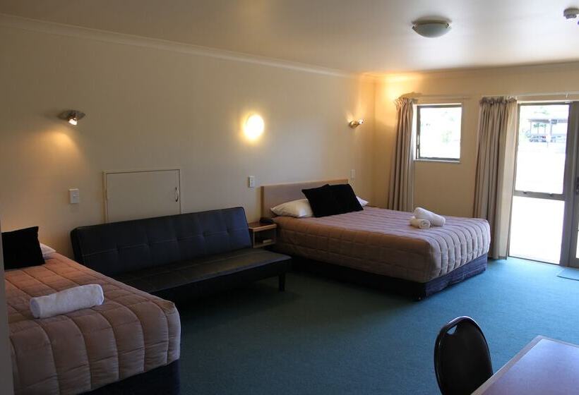스탠다드 스튜디오, New Castle Motor Lodge