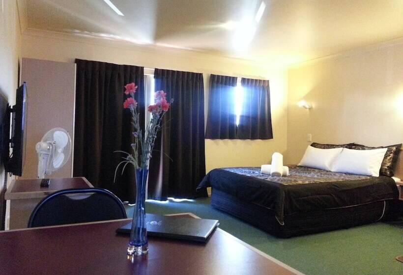 스탠다드 스튜디오, New Castle Motor Lodge