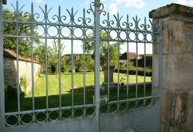Номер Стандарт, Le Vieux Presbytère