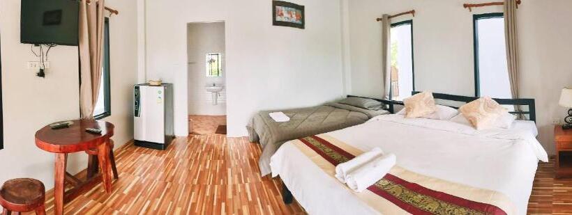 Трехместный Номер Стандарт с Балконом, Noppakhun Resort