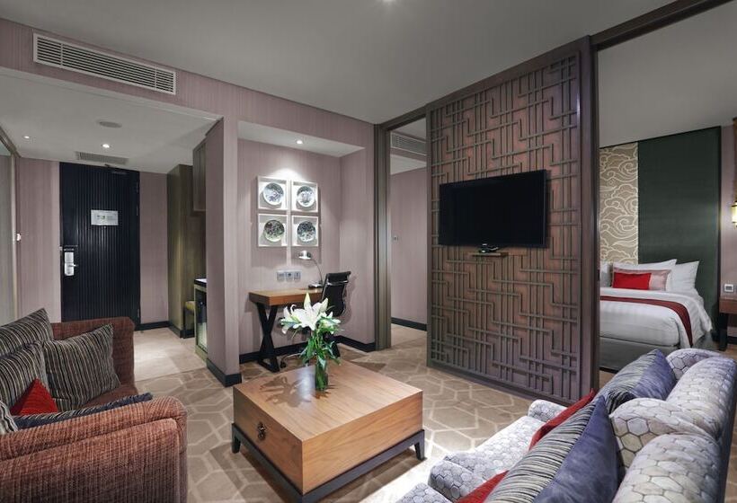 Полулюкс, Aston Priority Simatupang Hotel And Conference Center