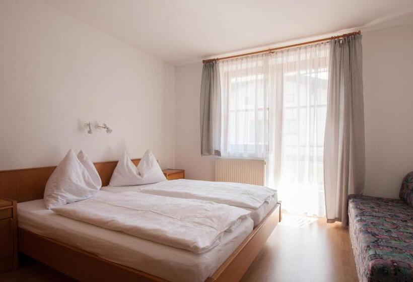 آپارتمان 1 خوابه با بالکن, Appartements Christophorus