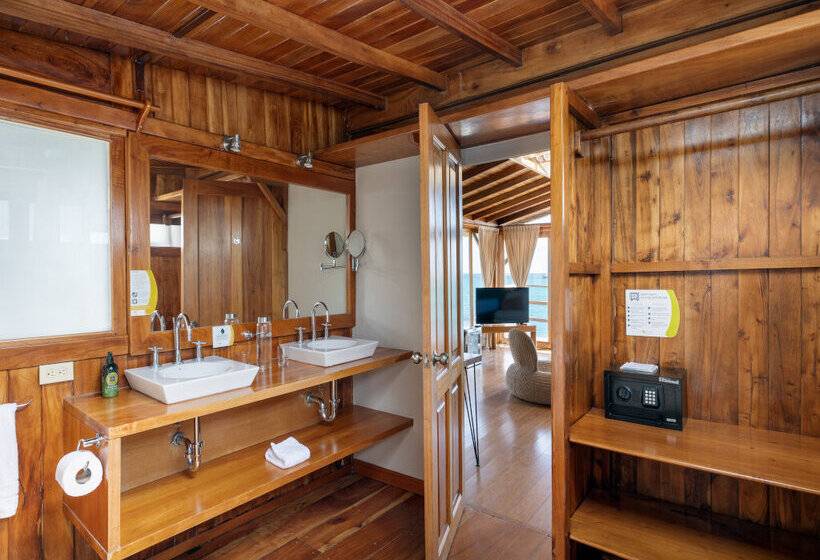 Люкс, Blu Galapagos Sustainable Waterfront Lodge