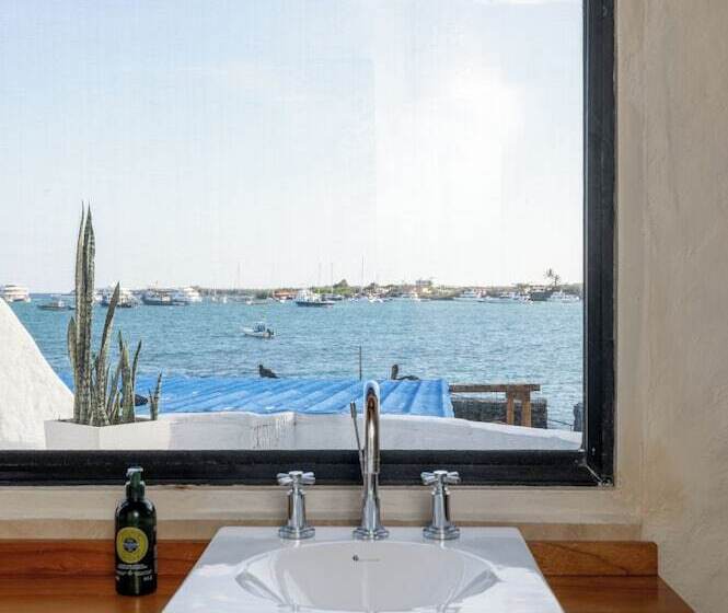 Люкс, Blu Galapagos Sustainable Waterfront Lodge