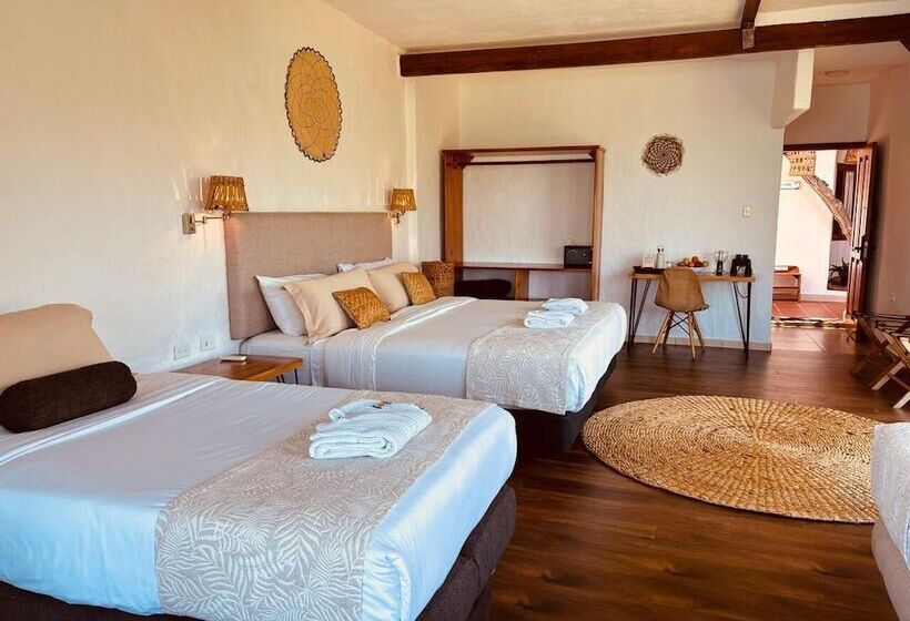 Люкс, Blu Galapagos Sustainable Waterfront Lodge