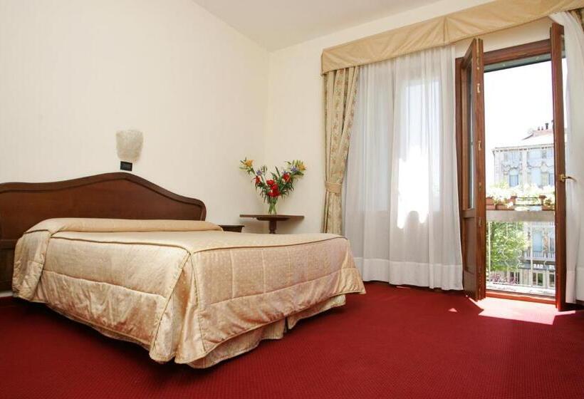 Habitación Estàndard Individual, Cristallo