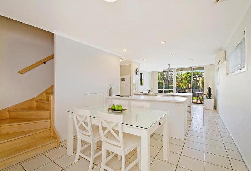 Вилла 2 Спальни, Portside Noosa Waters