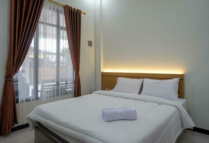 디럭스 룸, Reddoorz Near Terminal Tirtonadi 2