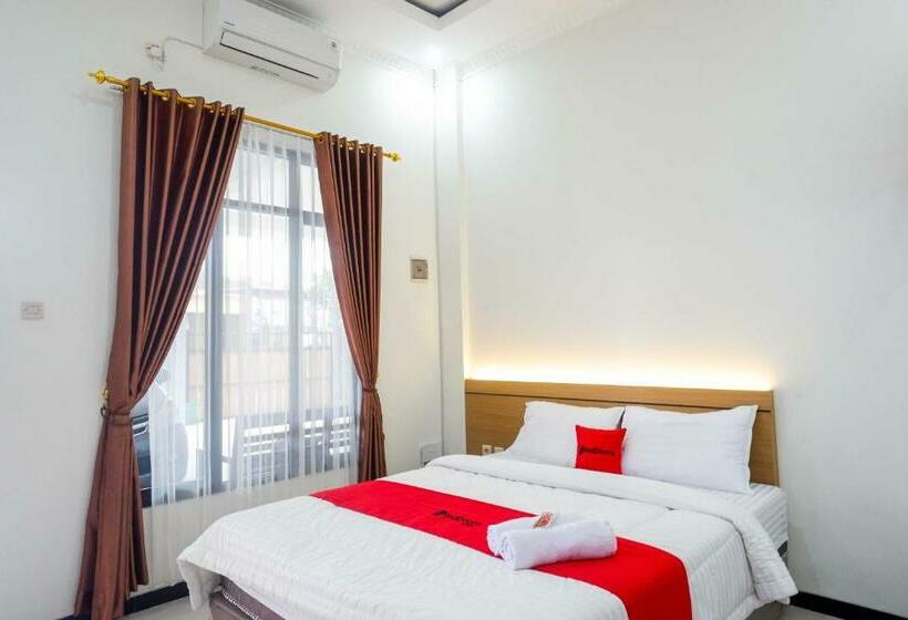 패밀리 룸, Reddoorz Near Terminal Tirtonadi 2