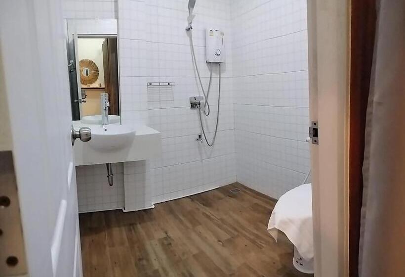 Номер Deluxe, Imm Paknham