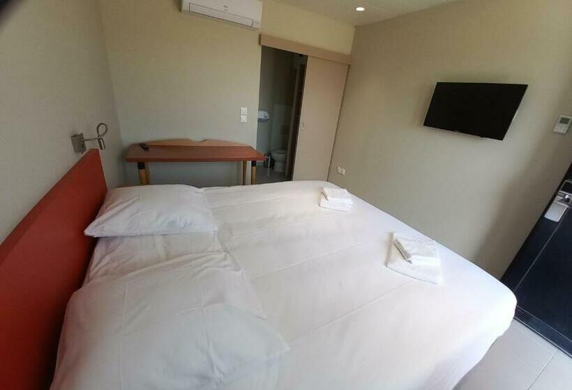 Номер Стандарт, Hôtel La Croix De Mille