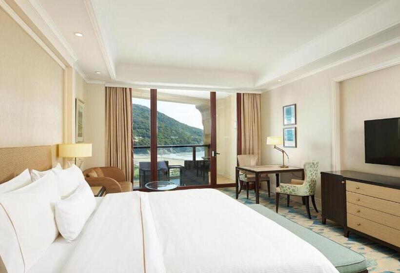 Classic Room Double Bed Sea View, The Westin Zhujiajian Resort, Zhoushan