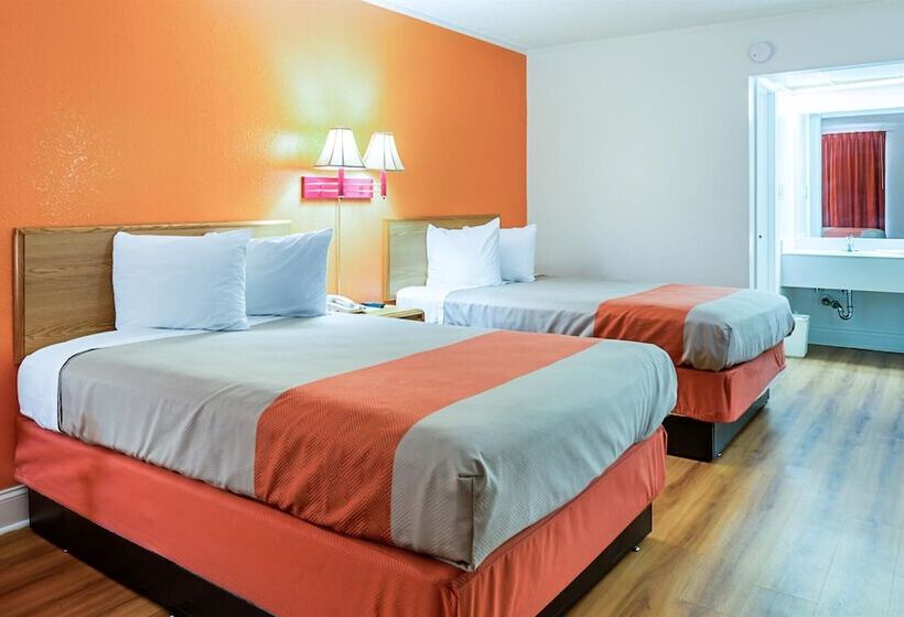 带2个双人床的标准工作室, Motel 6 Perry, Ga