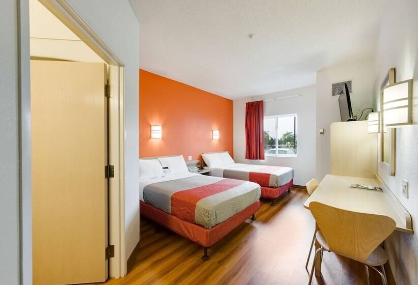 Номер Стандарт 2 Двуспальные Кровати, Motel 6 Brampton, On  Toronto