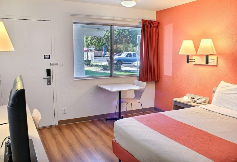 Люкс, Motel 6 Atascadero, Ca