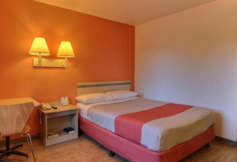 장애인을 위한 스탠다드 룸, Motel 6 Bismarck, Nd