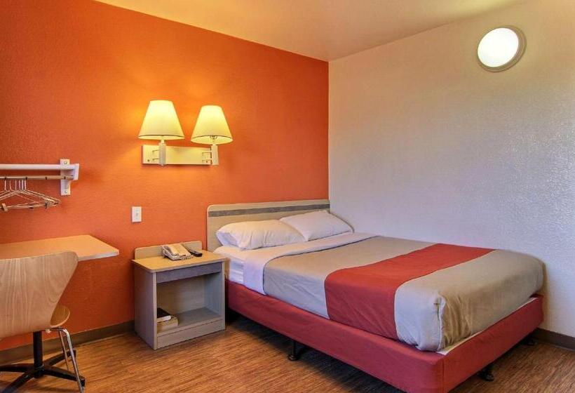 장애인을 위한 스탠다드 룸, Motel 6 Bismarck, Nd