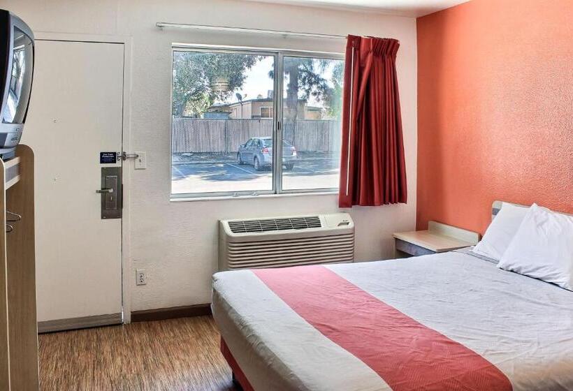 Номер Стандарт, Motel 6king City, Ca